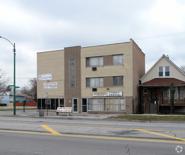 Building Photo - 7201 S Western Ave