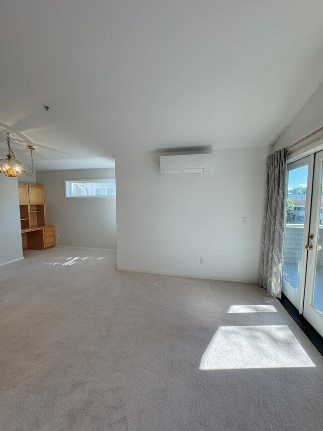 Building Photo - 2bd/2ba Edmonds Condo