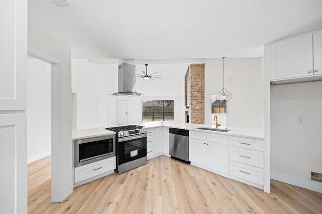 Building Photo - 2314 Edgedale Dr