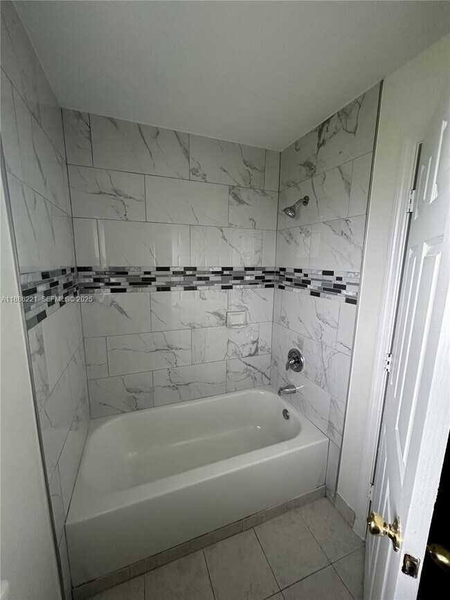 Building Photo - 2422 Vernon Ave S