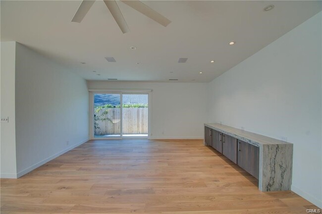 Building Photo - 2880 Chateau Way