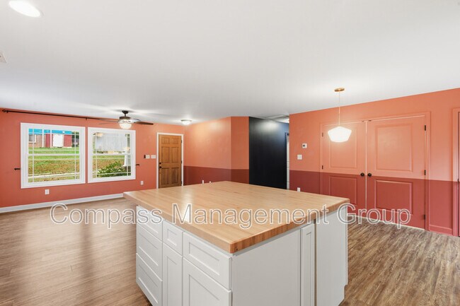 Building Photo - 3104 Husky Way