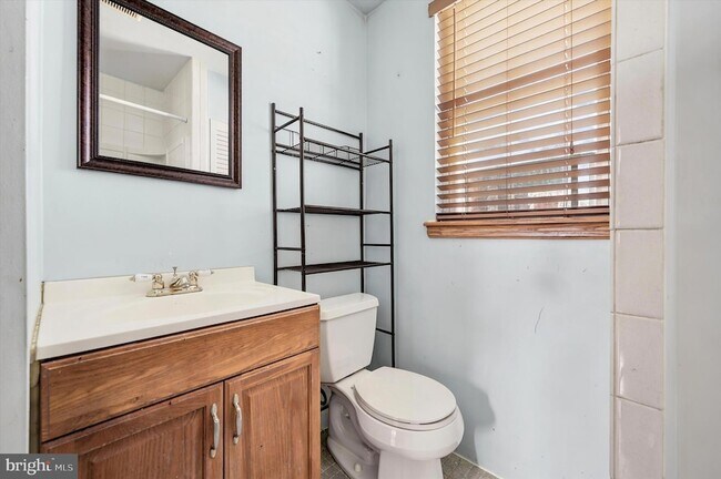 Building Photo - 4814 Devereaux St