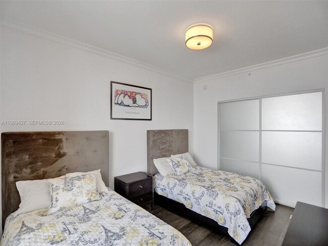 Building Photo - 17875 Collins Ave