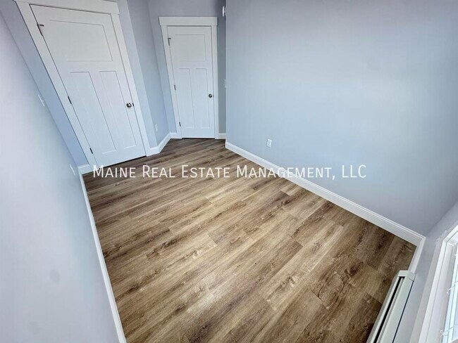 Building Photo - 208 Rocky Rdg Dr