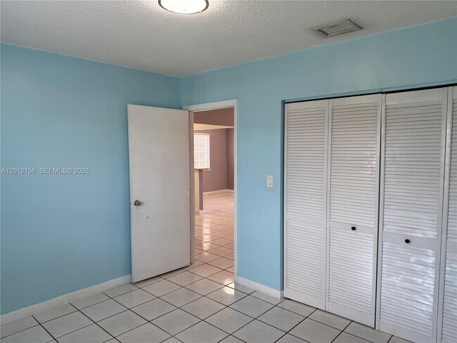 Building Photo - 837 SE 8th Ct