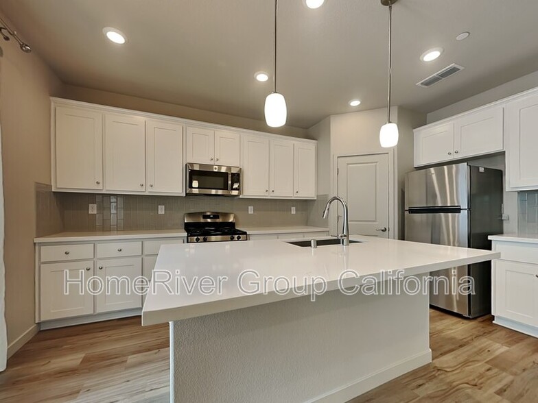 Building Photo - 3445 Cantor Dr