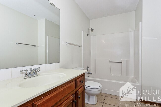 Building Photo - 3 bedroom Townhome in Andover