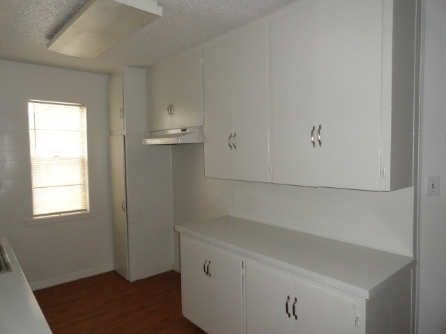 Building Photo - 301 N C St