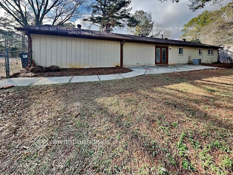 Building Photo - 2381 Cedar Dr