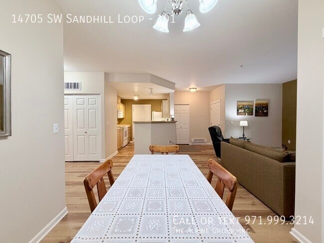 Building Photo - 14705 SW Sandhill Loop