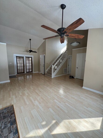 Building Photo - 4 Stonehouse Ct