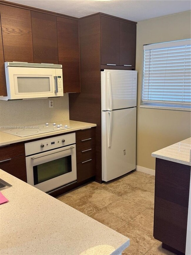 Primary Photo - 1811 Sabal Palm Dr