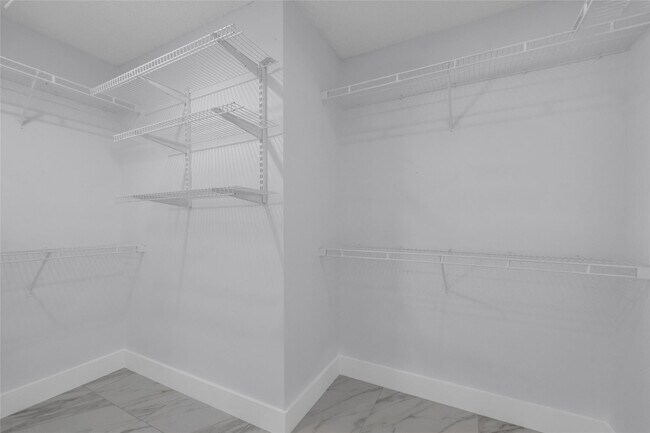 Building Photo - 716 Juniper Ln