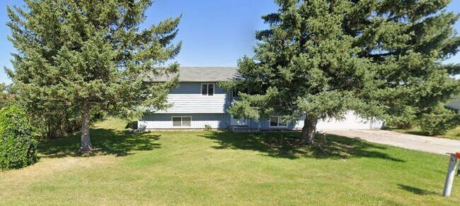 Building Photo - Beautiful House with 2 Wood Stoves across from park in Kalispell