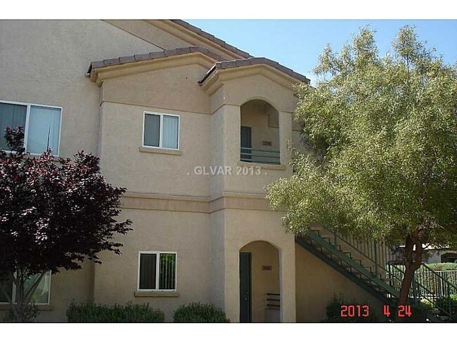 Building Photo - CLEAN, move in ready~GATED and super COMMU...