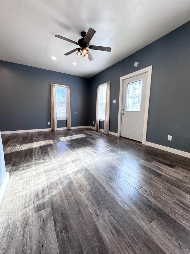 Building Photo - 408 Ave