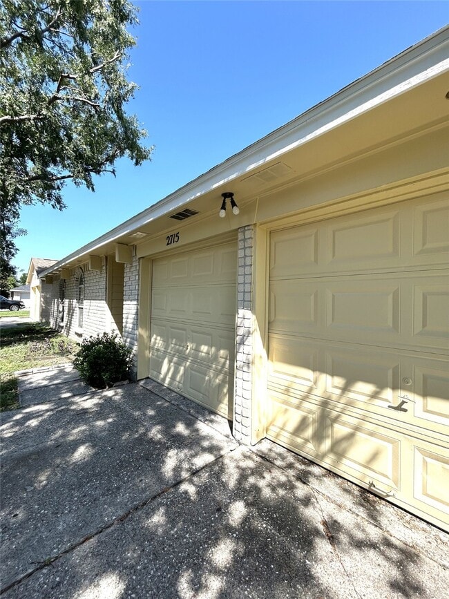 Building Photo - 2715 Spring Canyon Ct