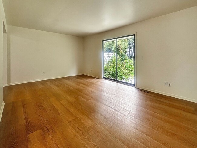 Building Photo - 4830 Norfolk Cir