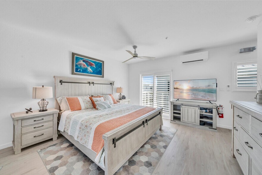 Building Photo - 10877 Overseas Hwy