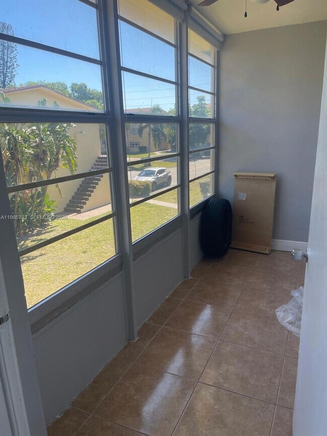 Building Photo - 20111 NE 27th Ct