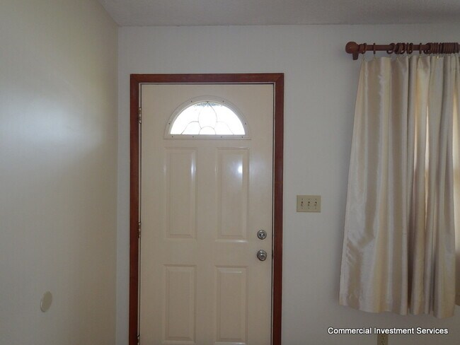 Building Photo - 2214 Anna Ave