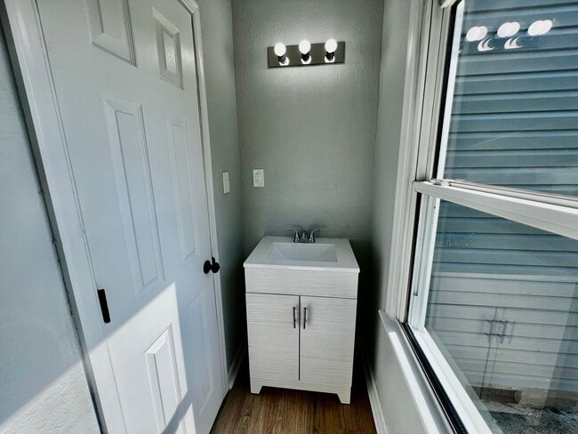 Building Photo - MOVE IN INCENTIVE: $500 FIRST FULL MONTHS ...