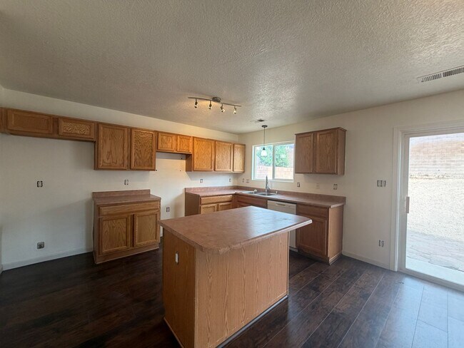 Building Photo - Rio Rancho 4 Bedroom Home