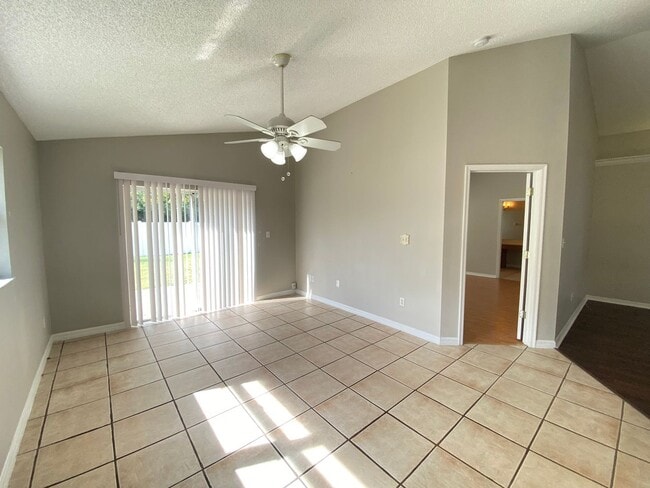 Building Photo - View this home today and Move in July 3rd!...
