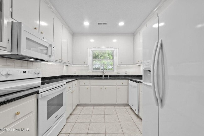 Building Photo - 809 Greenbriar Rd