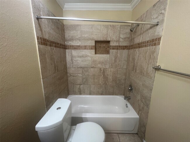 Building Photo - 10110 Westview Dr