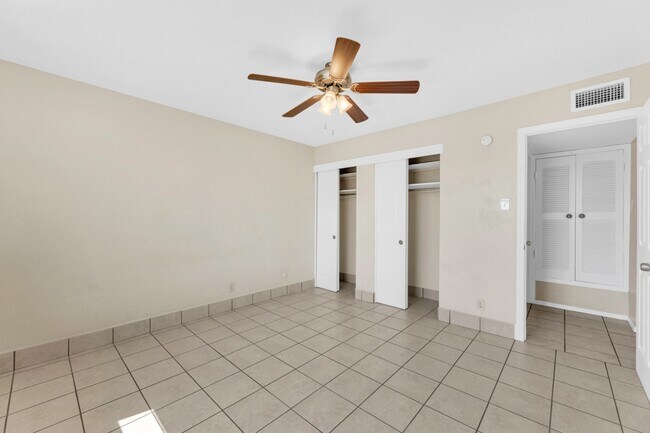 Building Photo - 3300 Hayes Ave