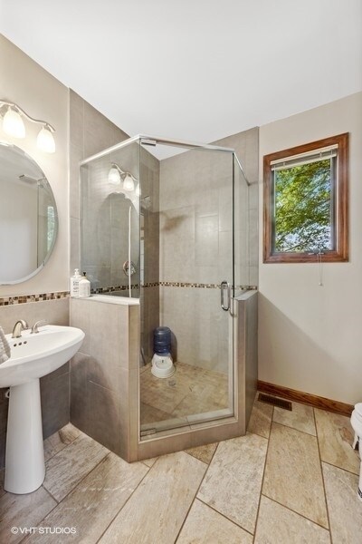 Building Photo - 905 Shelly Ln