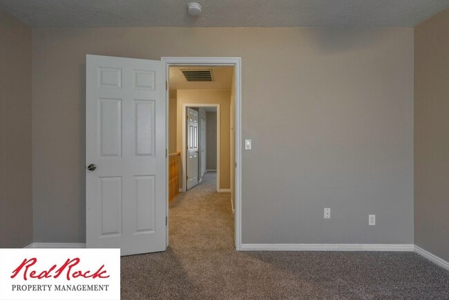 Building Photo - Charming St. George 3 Bedroom Townhome