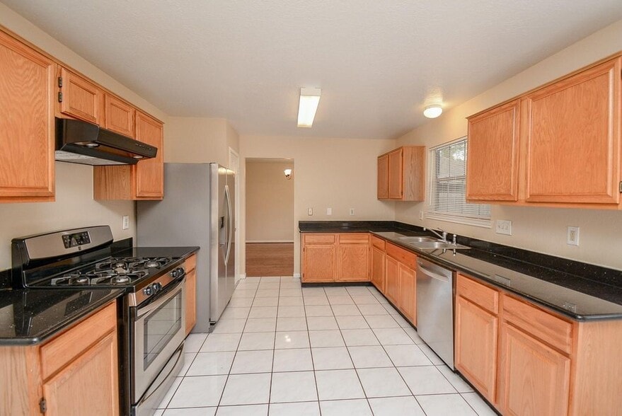 Building Photo - 17023 Blue Mist Cir