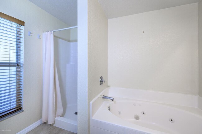 Building Photo - PRICE DROP!! ANNUAL UNFURNISHED HOME IN PUNTA GORDA