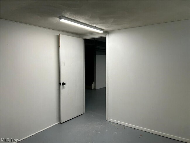Building Photo - 17914 Chagrin Blvd