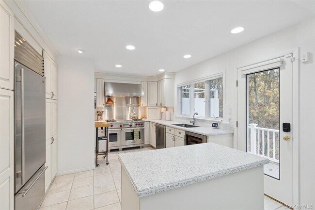 Building Photo - 17 Lyme Ln