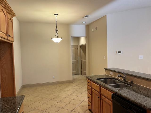 Building Photo - 817 La Cima