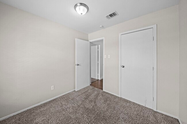 Building Photo - 16723 Running Quail Ct