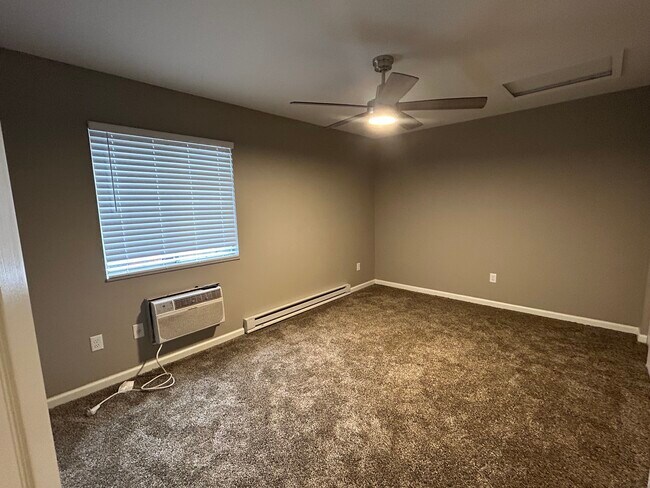 Building Photo - 5452 Dunmore Dr