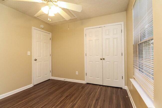 Building Photo - 40 Hunters Ridge Ct