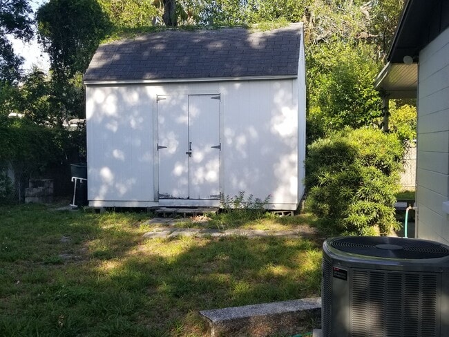 Building Photo - Charm + Plenty of Storage Space-Make this Temple Terrace House A Home!