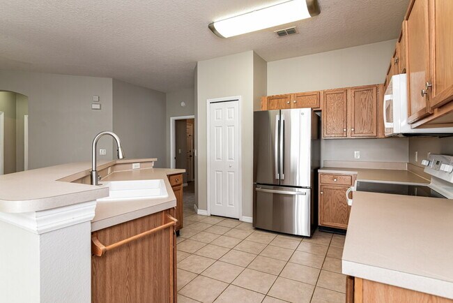 Building Photo - 115 Cork Way