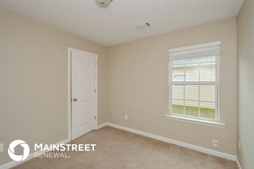 Building Photo - 420 Victoria Blvd