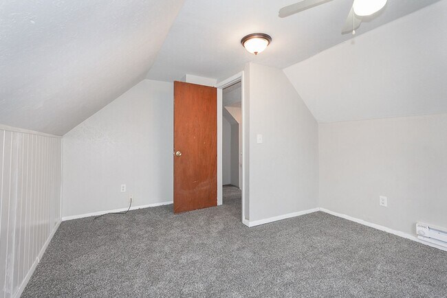 Building Photo - 1025 W 23rd St