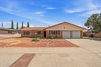 Building Photo - 8700 Cielo Vista Dr