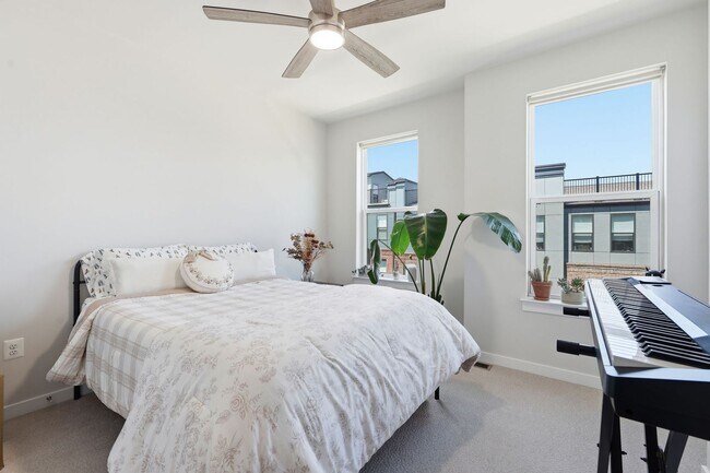 Building Photo - Experience upscale living in one of Ashburn’s most desirable communities.
