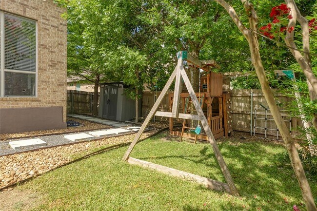 Building Photo - 2279 Fernspring Dr