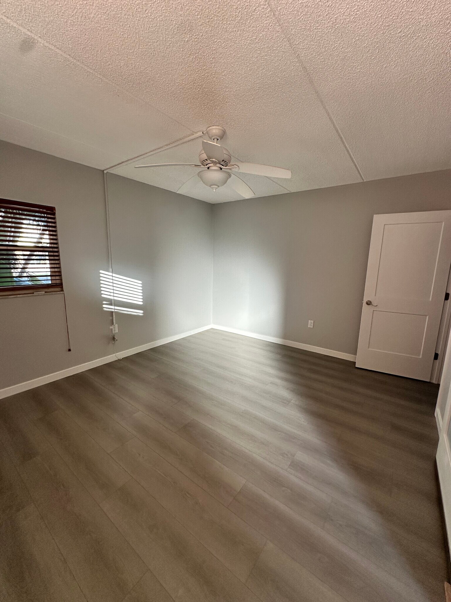 Building Photo - 1153 Rue des Rois